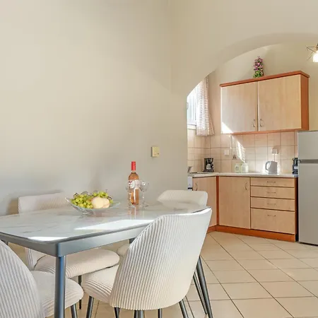 Spiros House דירה *