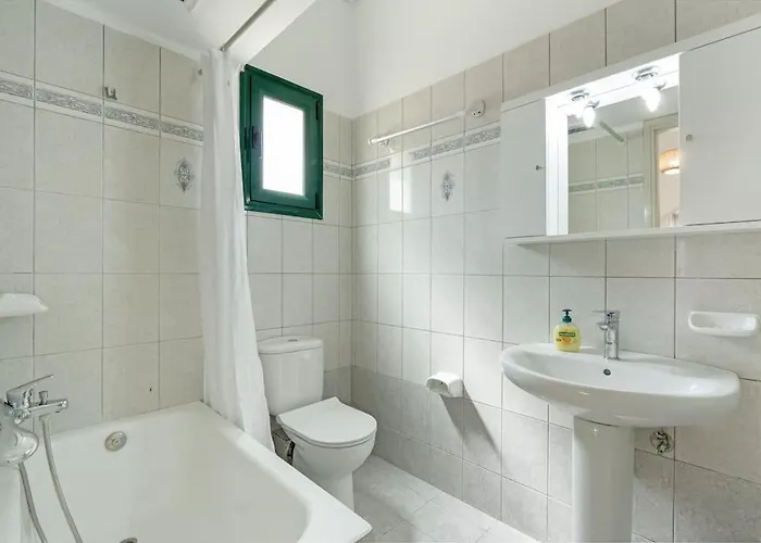 Spiros House Свороната