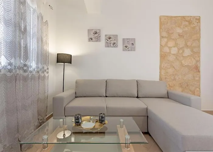 Spiros House Апартаменты