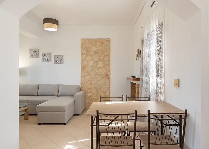Апартаменты Spiros House *