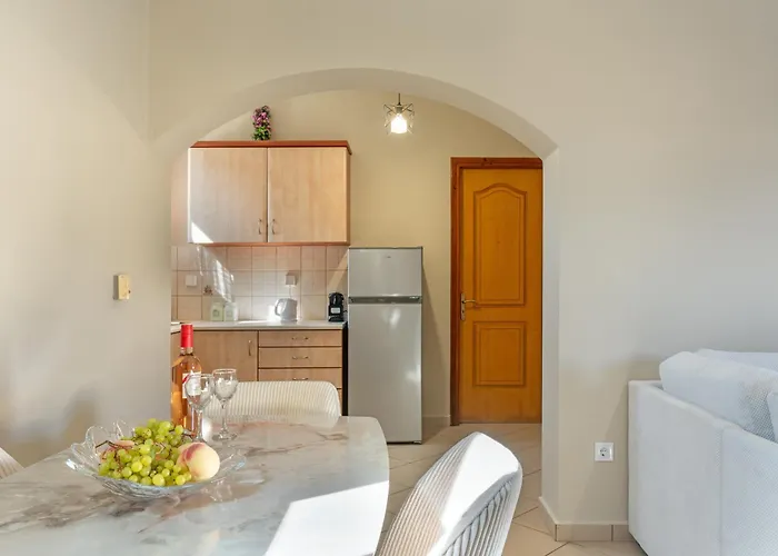 Spiros House * Свороната