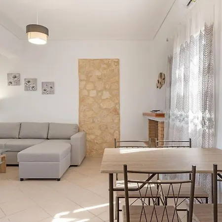 アパート Spiros House