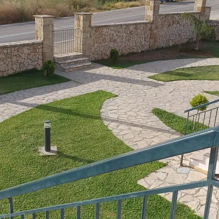 Spiros House * Свороната