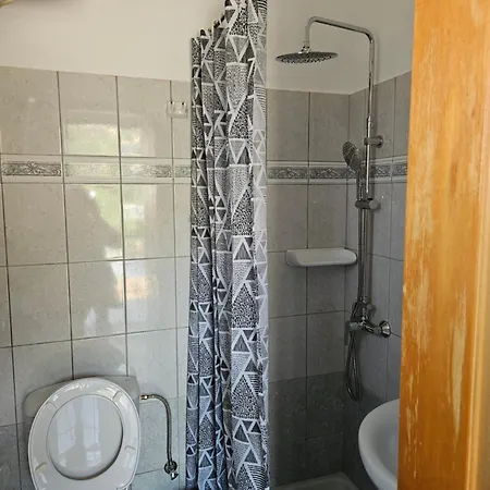 아파트 Spiros House 스보로나타